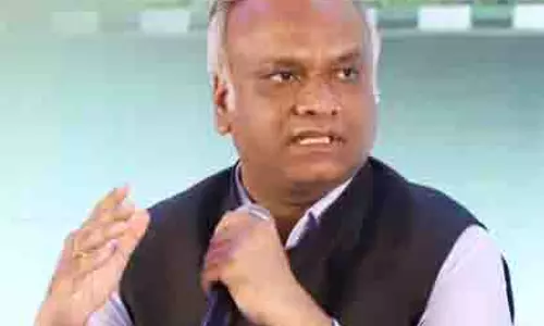 कर्नाटक में RSS पोस्टर हटाए गए, प्रियांक खड़गे ने कार्रवाई का बचाव किया कर्नाटक में RSS पोस्टर हटाए गए, प्रियांक खड़गे ने कार्रवाई का बचाव किया
