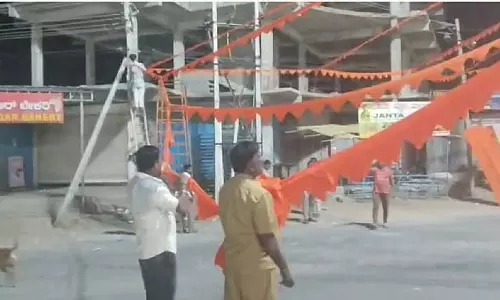 Kalaburagi : चित्तपुर में RSS द्वारा लगाए गए फ्लेक्स, बैनर और भगवध्वजा हटाए गए