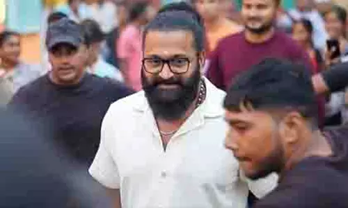 Rishabh Shetty ने वाराणसी में गंगा आरती की