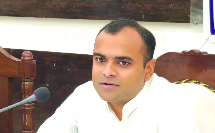 Haridwar: लापरवाही पर तहसील कर्मचारी का निलंबन, डीएम का सख्त संदेश