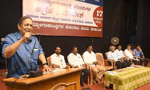 सरकार खाली पदों को भरने के लिए कदम नहीं उठा रही: Santosh Hegde सरकार खाली पदों को भरने के लिए कदम नहीं उठा रही: Santosh Hegde