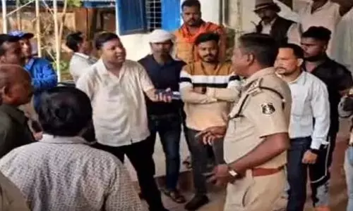 चंगाई सभा में धर्मांतरण करा रहे तीन लोग गिरफ्तार, जुटी हुई थी 100 लोगों की भीड़ चंगाई सभा में धर्मांतरण करा रहे तीन लोग गिरफ्तार, जुटी हुई थी 100 लोगों की भीड़