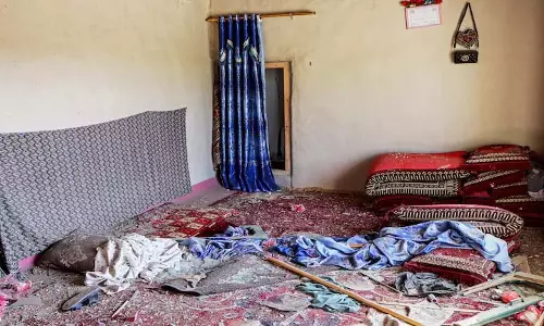 पूर्व Afghan सांसद ने भारत के छद्म युद्ध वाले बयान को लेकर ख्वाजा आसिफ की आलोचना की पूर्व Afghan सांसद ने भारत के छद्म युद्ध वाले बयान को लेकर ख्वाजा आसिफ की आलोचना की