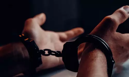 चपरासी की झूठ वाली जिंदगी! डॉक्टर बताया खुद को, अब...