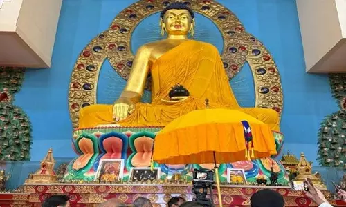 Russia के कलमीकिया में भारत के पवित्र बुद्ध अवशेषों को देखने 50,000 श्रद्धालु पहुंचे Russia के कलमीकिया में भारत के पवित्र बुद्ध अवशेषों को देखने 50,000 श्रद्धालु पहुंचे