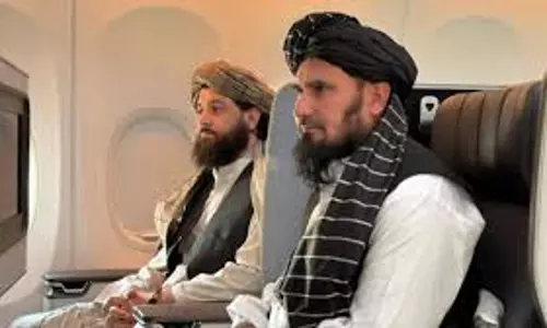 Afghanistan के रक्षा मंत्री पाकिस्तान के साथ वार्ता के लिए दोहा पहुंचे Afghanistan के रक्षा मंत्री पाकिस्तान के साथ वार्ता के लिए दोहा पहुंचे