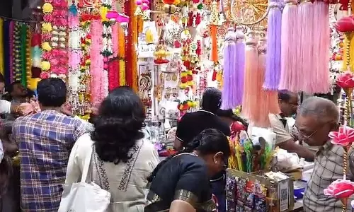Bhopal : धनतेरस पर नए मार्केट, 10 नंबर मार्केट में रौनक Bhopal : धनतेरस पर नए मार्केट, 10 नंबर मार्केट में रौनक