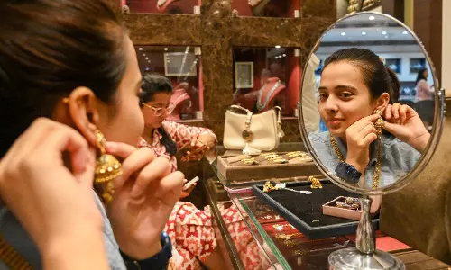 Dhanteras पर रिकॉर्ड 1 लाख करोड़ रुपये का व्यापार होने का अनुमान Dhanteras पर रिकॉर्ड 1 लाख करोड़ रुपये का व्यापार होने का अनुमान
