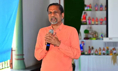 ज़ोहो के श्रीधर वेम्बू ने अमेरिकी शेयर बाजार में बड़े बुलबुले की चेतावनी दी