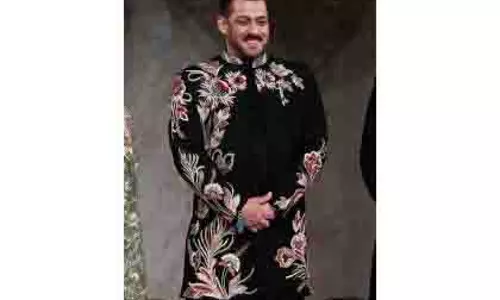 Salman Khan: मुंबई लौटने के बाद मीडिया को दी दिवाली की हार्दिक शुभकामनाएं Salman Khan: मुंबई लौटने के बाद मीडिया को दी दिवाली की हार्दिक शुभकामनाएं