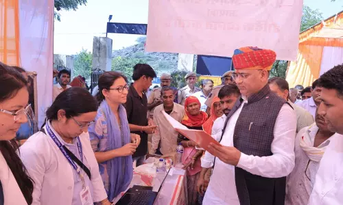 Jaipur: सेवा शिविरों के माध्यम से जनता को मिल रहे लाभ, विकास कार्यों का शुभारंभ Jaipur: सेवा शिविरों के माध्यम से जनता को मिल रहे लाभ, विकास कार्यों का शुभारंभ