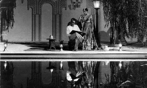 Kamal Amrohi–मीना कुमारी, शादीशुदा निर्देशक ने 18 साल की अदाकारा से किया था सीक्रेट निकाह Kamal Amrohi–मीना कुमारी, शादीशुदा निर्देशक ने 18 साल की अदाकारा से किया था सीक्रेट निकाह