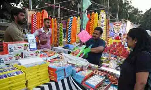 Greater Noida में ग्रीन पटाखों की बिक्री के लिए पांच स्थान अधिसूचित