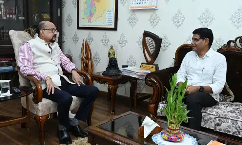 राज्यपाल रमेन डेका से टंक राम वर्मा की दीपावली सौजन्य मुलाकात राज्यपाल रमेन डेका से टंक राम वर्मा की दीपावली सौजन्य मुलाकात