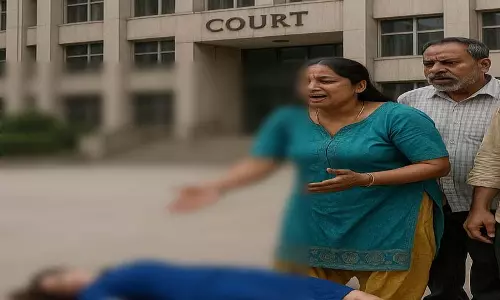 BREKING: स्टेनोग्राफर ने छलांग लगाकर की आत्महत्या
