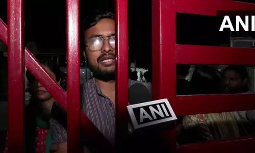 ABVP के खिलाफ छात्रों का विरोध, FIR दर्ज करने की मांग