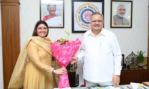 विधायक भावना बोर्हा ने डॉ. रमन सिंह से भेंट कर जन्मदिन और दीपावली की शुभकामनाएं दी विधायक भावना बोर्हा ने डॉ. रमन सिंह से भेंट कर जन्मदिन और दीपावली की शुभकामनाएं दी