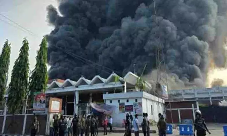 Bangladesh: अंतर्राष्ट्रीय हवाई अड्डे पर लगी भीषण आग Bangladesh: अंतर्राष्ट्रीय हवाई अड्डे पर लगी भीषण आग