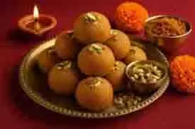 Besan Gud Laddu : इस दीवाली बनाएं बेसन और गुड़ के स्वादिष्ट लड्डू Besan Gud Laddu : इस दीवाली बनाएं बेसन और गुड़ के स्वादिष्ट लड्डू
