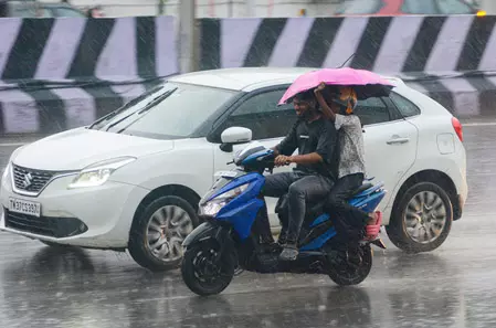 तमिलनाडु में चार दिनों तक भारी बारिश और आंधी की संभावना तमिलनाडु में चार दिनों तक भारी बारिश और आंधी की संभावना