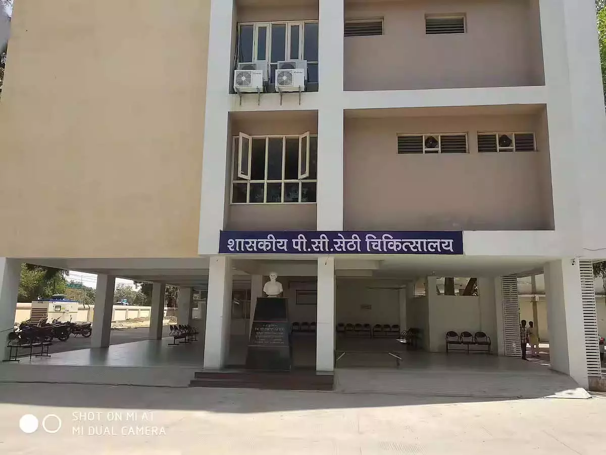 SI भर्ती परीक्षा घोटाला: ओडिशा क्राइम ब्रांच ने मुख्य संदिग्ध मुना मोहंती के घर पर छापा मारा SI भर्ती परीक्षा घोटाला: ओडिशा क्राइम ब्रांच ने मुख्य संदिग्ध मुना मोहंती के घर पर छापा मारा