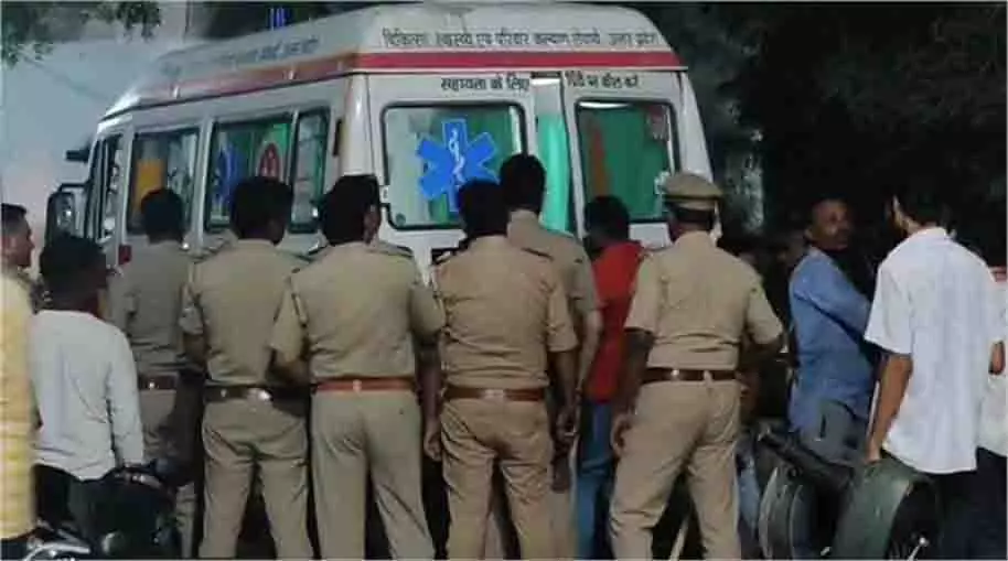 Up News:लक्ष्मी पूजा पर्व पर ,चाकू बाजी में दो लोग घायल, गांव में दहशत Up News:लक्ष्मी पूजा पर्व पर ,चाकू बाजी में दो लोग घायल, गांव में दहशत