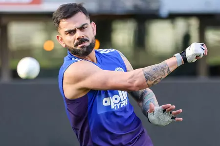 पर्थ वनडे में रन मशीन विराट कोहली शून्य पर आउट, टूटा फैंस का दिल पर्थ वनडे में रन मशीन विराट कोहली शून्य पर आउट, टूटा फैंस का दिल