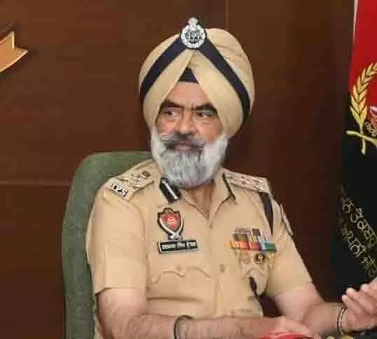 रोपड़ के निलंबित DIG भुल्लर पर फार्महाउस से 108 शराब की बोतलें बरामद, मामला दर्ज रोपड़ के निलंबित DIG भुल्लर पर फार्महाउस से 108 शराब की बोतलें बरामद, मामला दर्ज