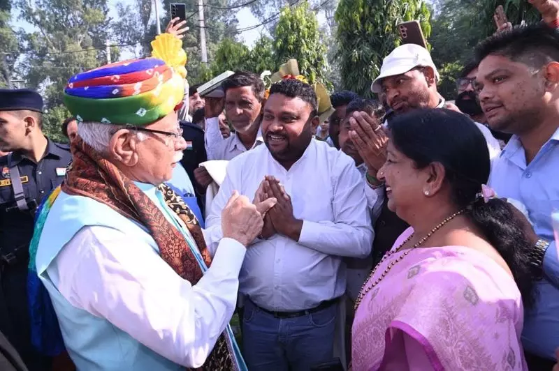 Haryana : खट्टर ने सैनी के खिलाफ विपक्ष के ‘डमी सीएम’ वाले बयान को खारिज किया Haryana : खट्टर ने सैनी के खिलाफ विपक्ष के ‘डमी सीएम’ वाले बयान को खारिज किया
