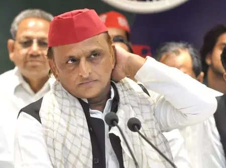 दीये जलाने को पैसे की बर्बादी बताने पर भाजपा ने अखिलेश यादव को घेरा, बताया हिंदू आस्था का अपमान दीये जलाने को पैसे की बर्बादी बताने पर भाजपा ने अखिलेश यादव को घेरा, बताया हिंदू आस्था का अपमान