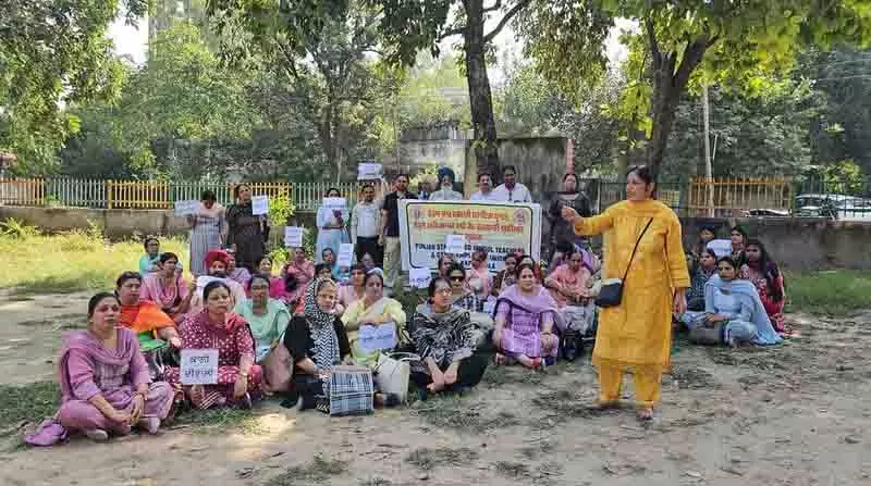 Jalandhar: 7 महीने से वेतन न मिलने से एडेड स्कूल स्टाफ संघर्ष की राह पर Jalandhar: 7 महीने से वेतन न मिलने से एडेड स्कूल स्टाफ संघर्ष की राह पर