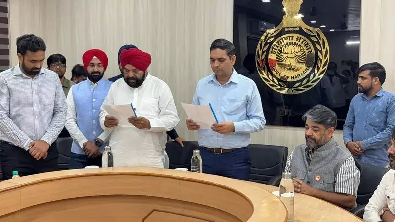 Haryana : लोबाना ने अंबाला जिला परिषद अध्यक्ष पद की शपथ ली Haryana : लोबाना ने अंबाला जिला परिषद अध्यक्ष पद की शपथ ली