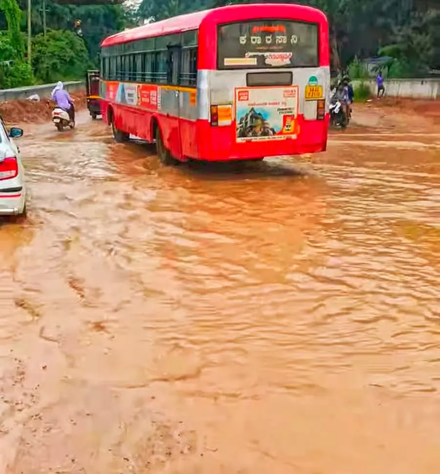 सड़क के काम में देरी: राइडर्स को परेशानी सड़क के काम में देरी: राइडर्स को परेशानी