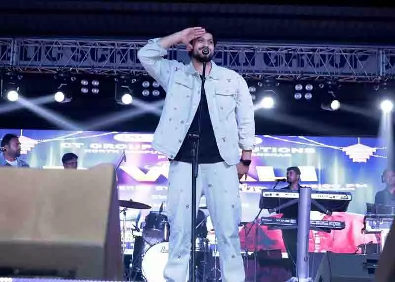 Jalandhar: जश्न-ए-दिवाली में गुरनाम भुल्लर ने दर्शकों का मनोरंजन किया Jalandhar: जश्न-ए-दिवाली में गुरनाम भुल्लर ने दर्शकों का मनोरंजन किया