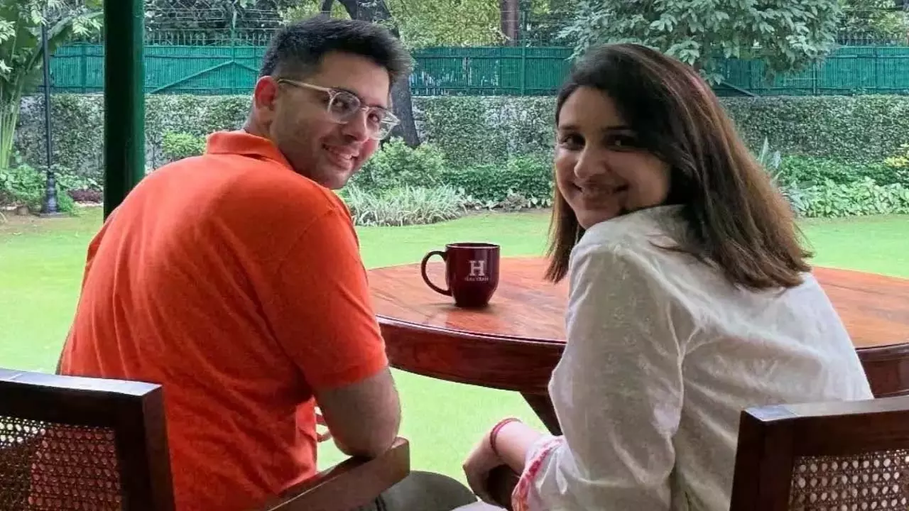 Parineeti Chopra डिलीवरी के लिए अस्पताल में भर्ती, राघव चड्ढा पहुंचे Parineeti Chopra डिलीवरी के लिए अस्पताल में भर्ती, राघव चड्ढा पहुंचे