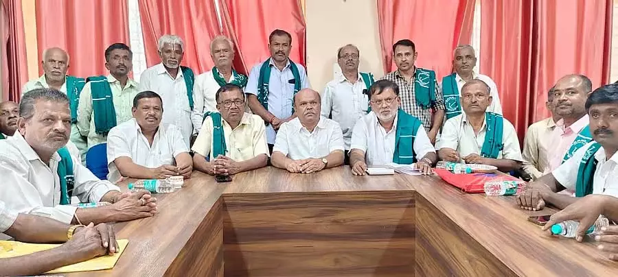 Gubbi : टोल के खिलाफ़ कड़ा संघर्ष शुरू करने का फ़ैसला Gubbi : टोल के खिलाफ़ कड़ा संघर्ष शुरू करने का फ़ैसला