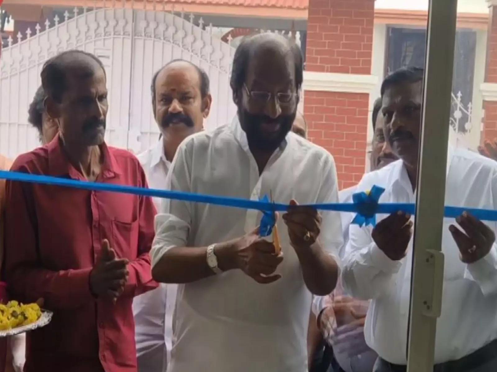 DMK सांसद तिरुचि शिवा ने त्रिची में पूर्व केंद्रीय सशस्त्र पुलिस बल कल्याण कैंटीन का किया उद्घाटन DMK सांसद तिरुचि शिवा ने त्रिची में पूर्व केंद्रीय सशस्त्र पुलिस बल कल्याण कैंटीन का किया उद्घाटन