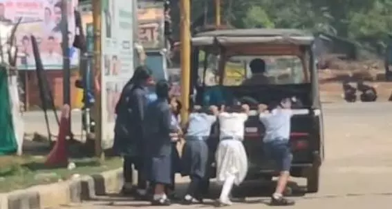 एक्सीडेंट को निमंत्रण देने की एक ये भी वजह एक्सीडेंट को निमंत्रण देने की एक ये भी वजह