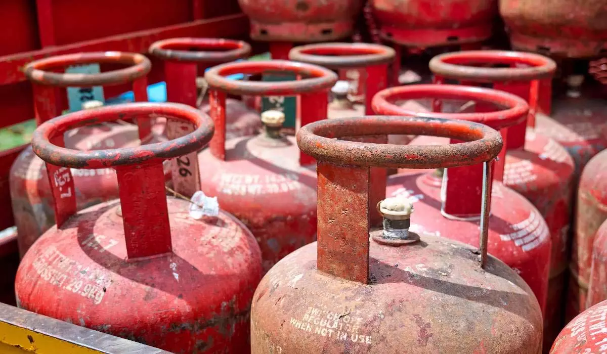 जनता को दीपावली के पहले शासन का बड़ा उपहार, 15 दिनों में दिए जाएंगे LPG की नवीन कनेक्शन जनता को दीपावली के पहले शासन का बड़ा उपहार, 15 दिनों में दिए जाएंगे LPG की नवीन कनेक्शन