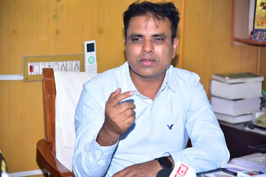 विदेश में रजिस्टर्ड गाड़ियों के खिलाफ कार्रवाई: ट्रांसपोर्ट डिपार्टमेंट के डिप्टी कमिश्नर विदेश में रजिस्टर्ड गाड़ियों के खिलाफ कार्रवाई: ट्रांसपोर्ट डिपार्टमेंट के डिप्टी कमिश्नर