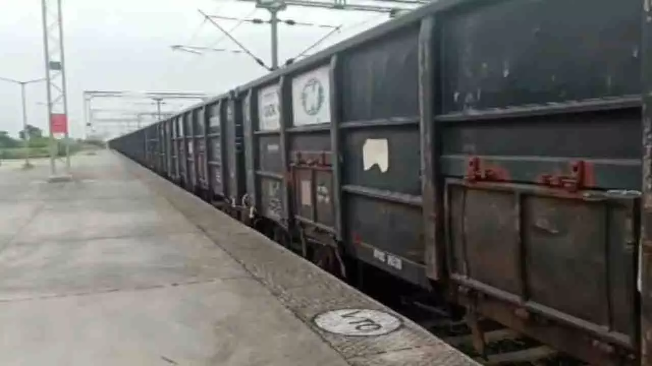 Odisha में ट्रेन की चपेट में आने से बुजुर्ग व्यक्ति की मौत Odisha में ट्रेन की चपेट में आने से बुजुर्ग व्यक्ति की मौत