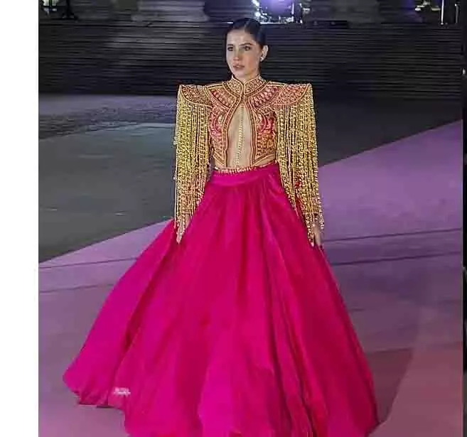 Pink Ball 2025 में उर्फी जावेद का ग्लैमरस लुक Pink Ball 2025 में उर्फी जावेद का ग्लैमरस लुक