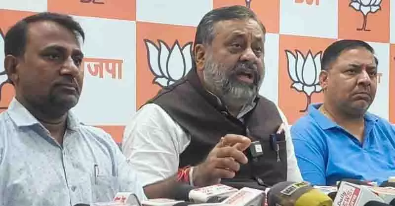 अतिक्रमण के बहाने व्यापारियों को परेशान कर रहे नगर निगम अधिकारी: BJP अतिक्रमण के बहाने व्यापारियों को परेशान कर रहे नगर निगम अधिकारी: BJP