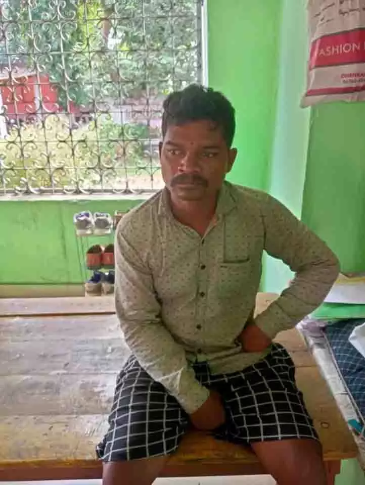 Odisha: बेटी का यौन उत्पीड़न करने वाले युवक की पीट-पीटकर हत्या Odisha: बेटी का यौन उत्पीड़न करने वाले युवक की पीट-पीटकर हत्या
