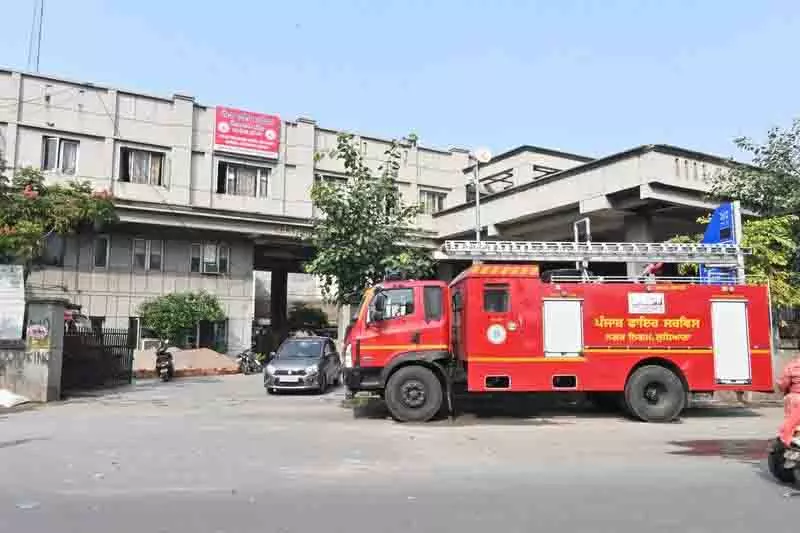 Ludhiana: दिवाली की रात 120 अग्निशमन कर्मी तैनात रहेंगे Ludhiana: दिवाली की रात 120 अग्निशमन कर्मी तैनात रहेंगे
