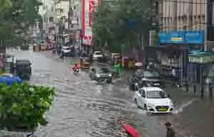 Chennai में भारी बारिश का अलर्ट, राहत केंद्रों की संख्या दोगुनी Chennai में भारी बारिश का अलर्ट, राहत केंद्रों की संख्या दोगुनी