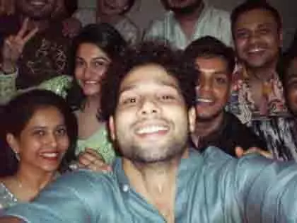 Siddhant Chaturvedi ने दिवाली सेलिब्रेशन की झलक शेयर की Siddhant Chaturvedi ने दिवाली सेलिब्रेशन की झलक शेयर की