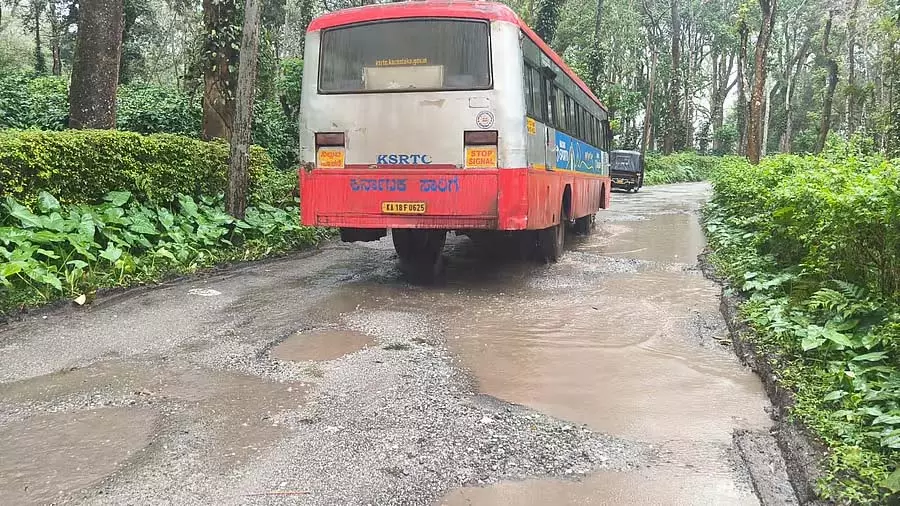 जर्जर हाईवे: काम शुरू नहीं हुआ जर्जर हाईवे: काम शुरू नहीं हुआ