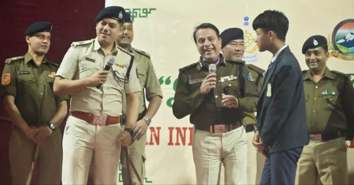 Sikkim पुलिस ने सोरेंग में बिल्डिंग बॉन्ड आउटरीच कार्यक्रम आयोजित किया Sikkim पुलिस ने सोरेंग में बिल्डिंग बॉन्ड आउटरीच कार्यक्रम आयोजित किया