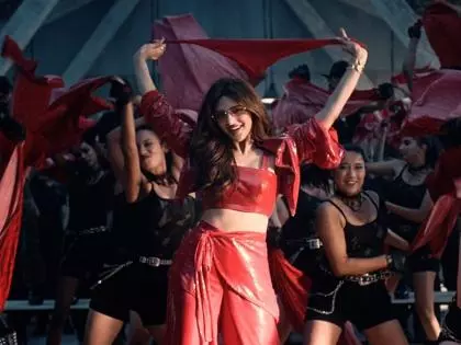 डेब्यू से पहले ही श्रीलीला रणवीर सिंह संग छाईं सुर्खियों में डेब्यू से पहले ही श्रीलीला रणवीर सिंह संग छाईं सुर्खियों में